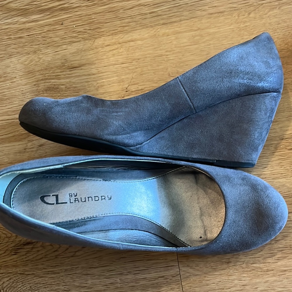 Chinese Laundry wedges, 7.5. Charcoal Grey suede.
